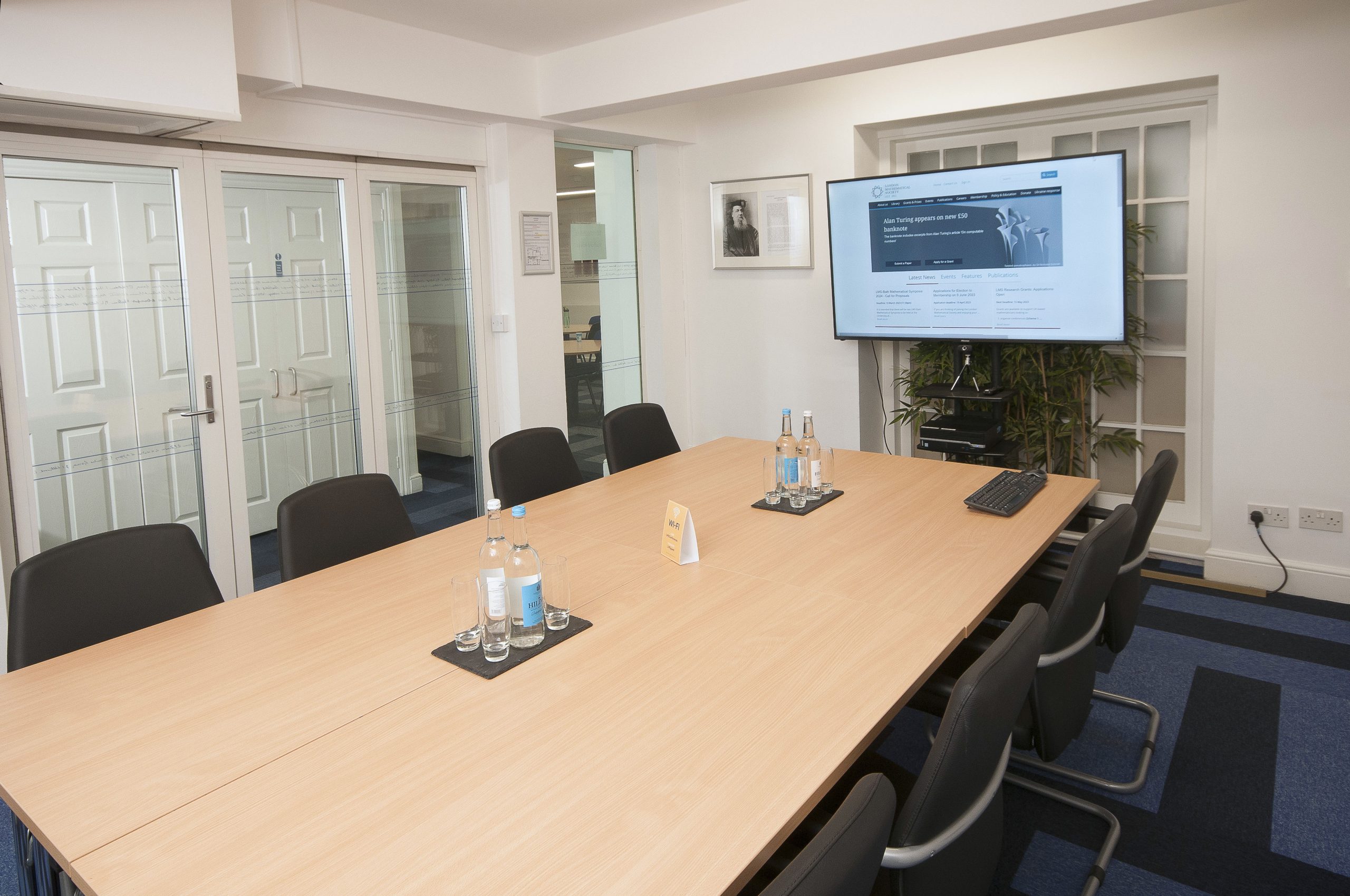 Photo of a small sized meeting room in a boardroom style